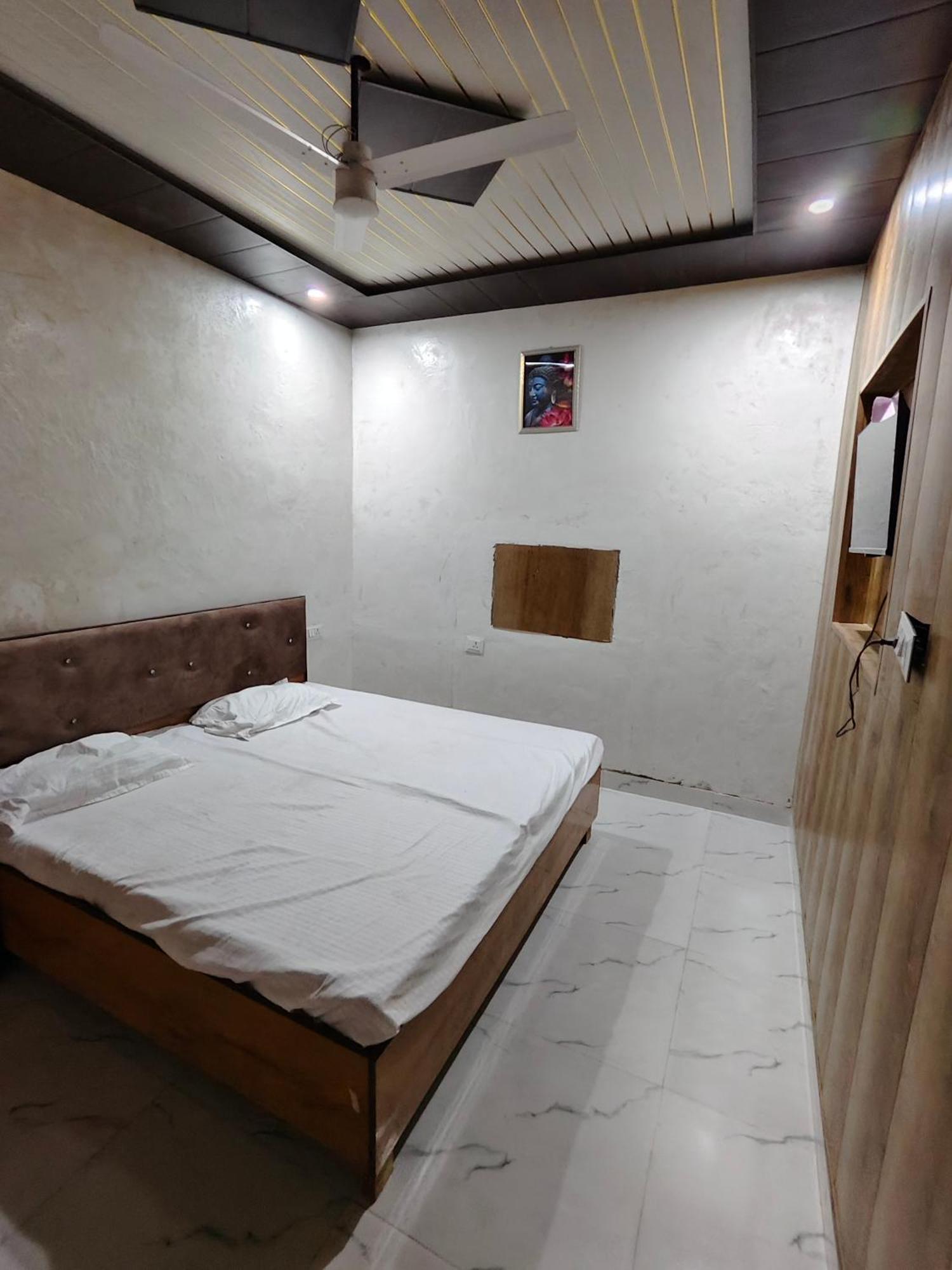 Anjani Garden Hotel And Restaurant Jhusi Exterior photo